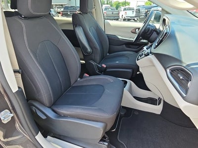 2020 Chrysler Voyager LX