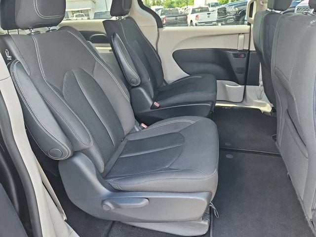 2020 Chrysler Voyager LX