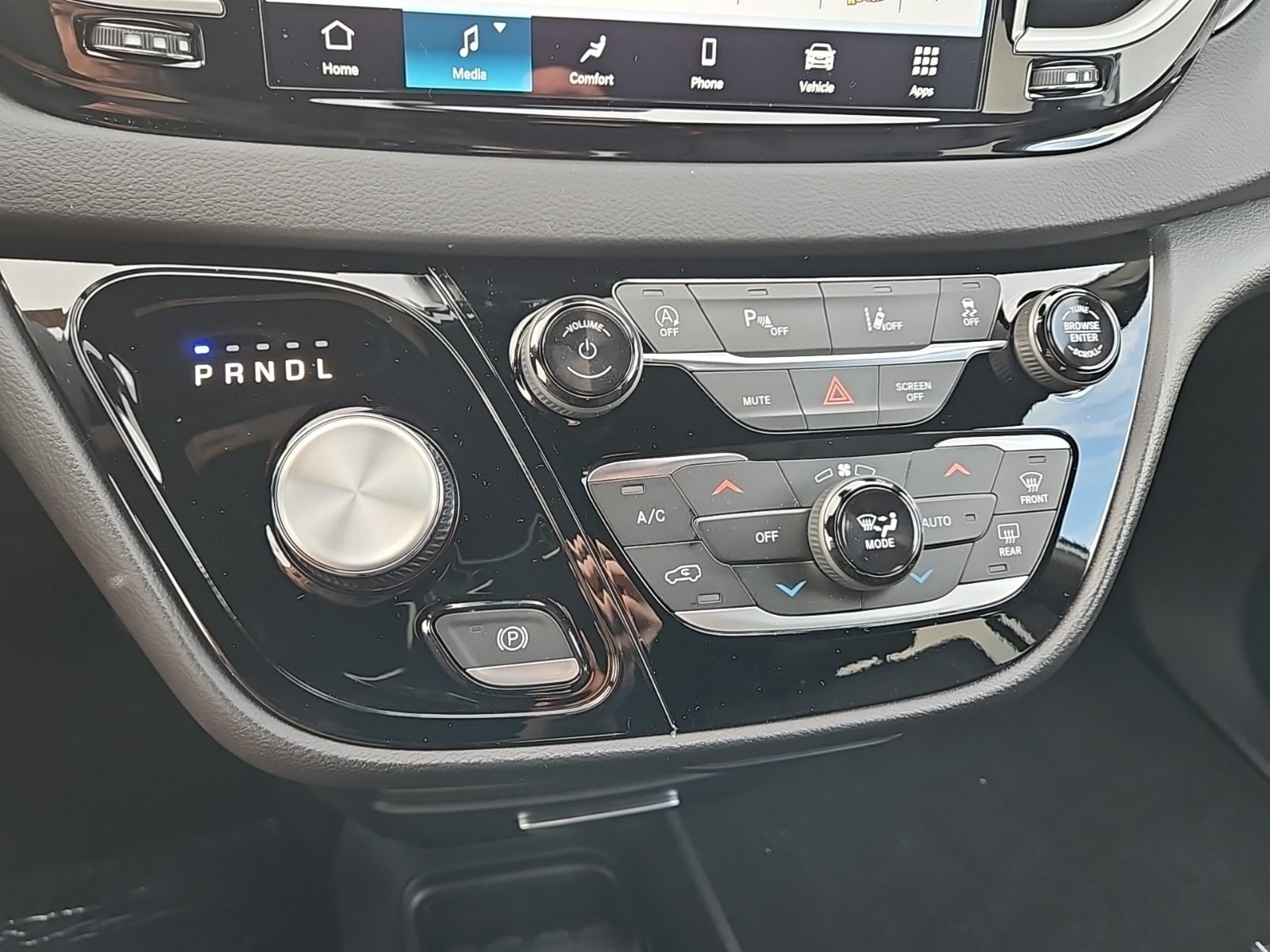 2026 Chrysler Voyager VOYAGER LX