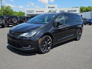 2018 Chrysler Pacifica Limited in Downingtown, PA - Jeff D'Ambrosio Auto Group