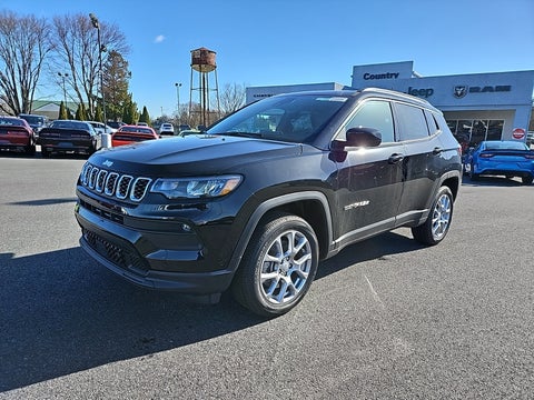 2024 Jeep Compass COMPASS LATITUDE LUX 4X4 in Downingtown, PA - Jeff D'Ambrosio Auto Group
