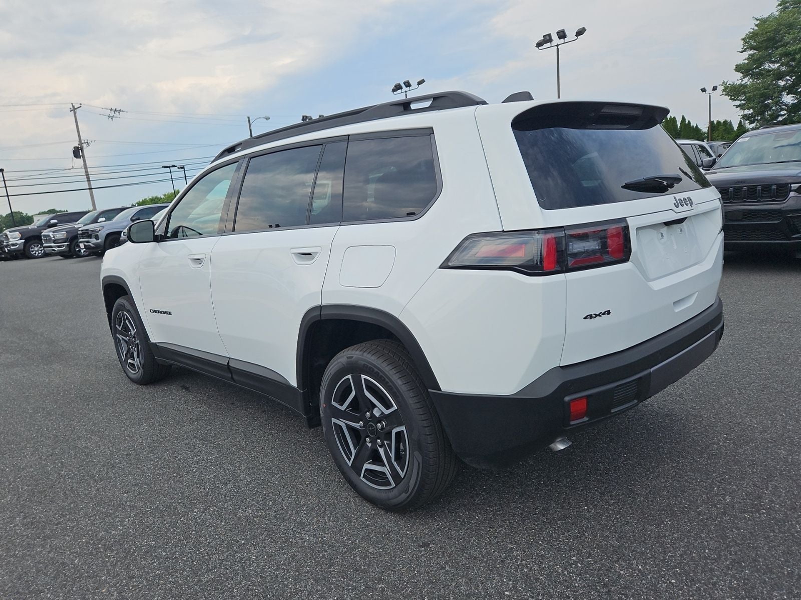2026 Jeep Cherokee CHEROKEE LAREDO 4X4