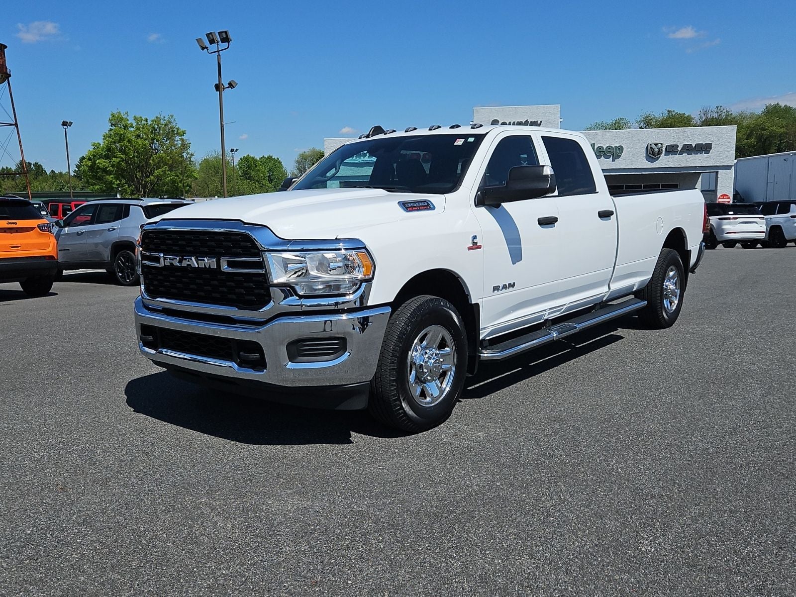 2022 RAM 3500 Tradesman Crew Cab 4x2 8' Box