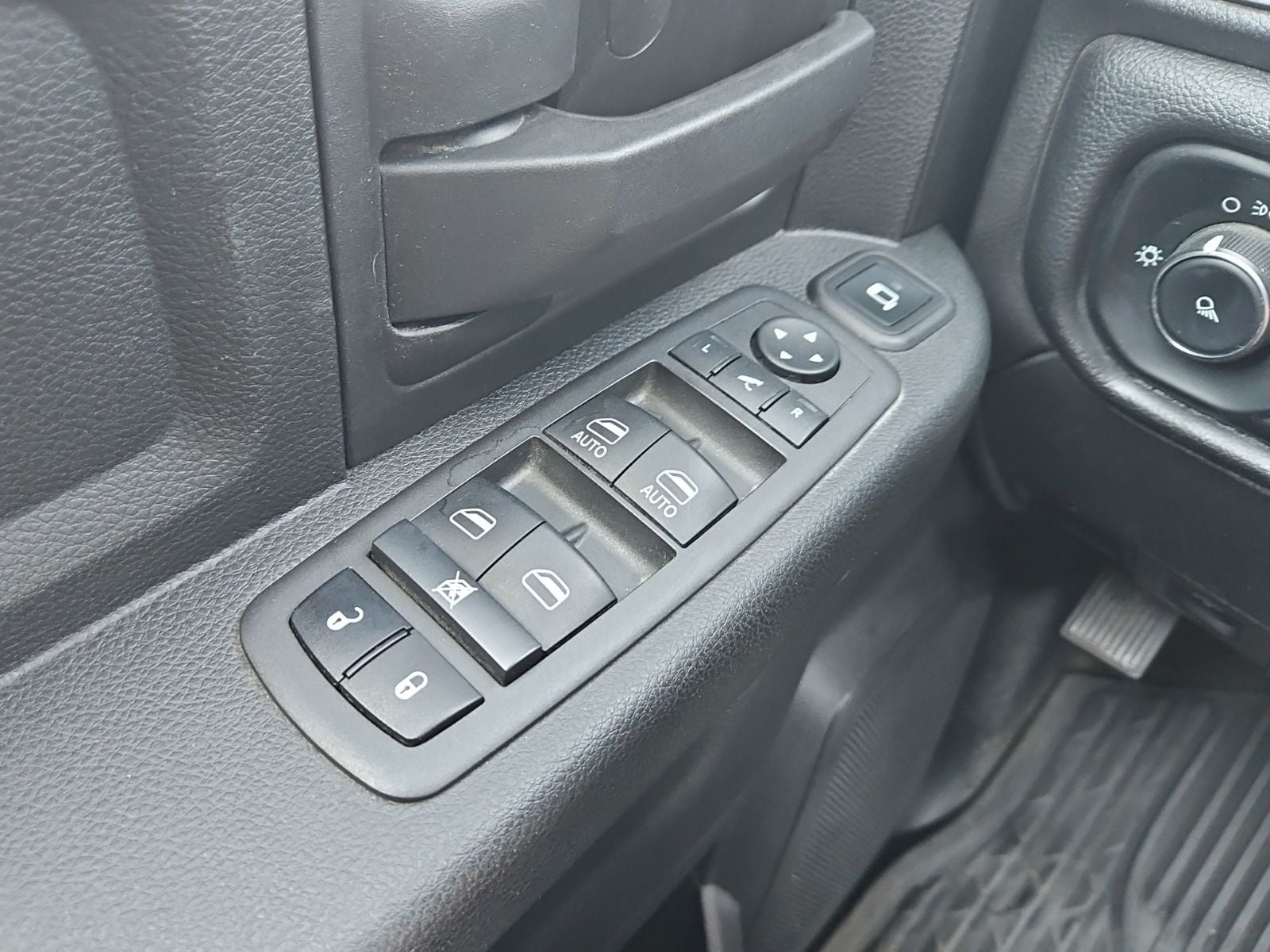 2022 RAM 3500 Tradesman Crew Cab 4x2 8' Box