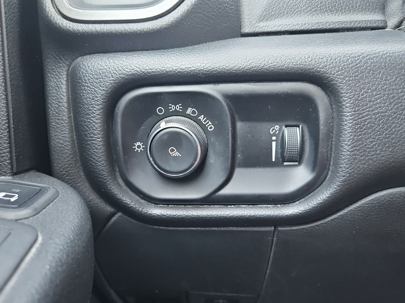 2022 RAM 3500 Tradesman Crew Cab 4x2 8' Box