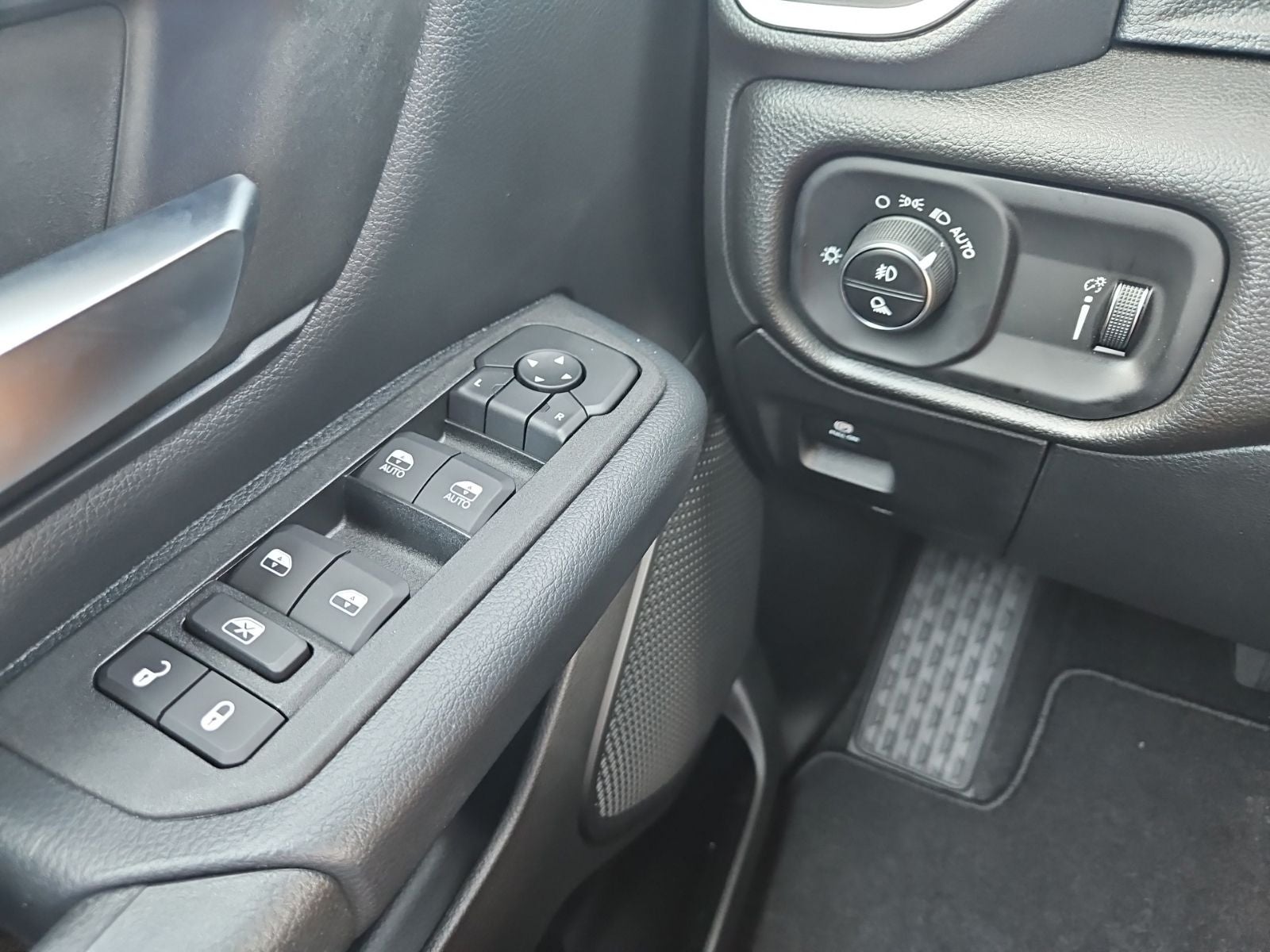 2026 RAM Ram 1500 RAM 1500 EXPRESS CREW CAB 4X4 5'7' BOX