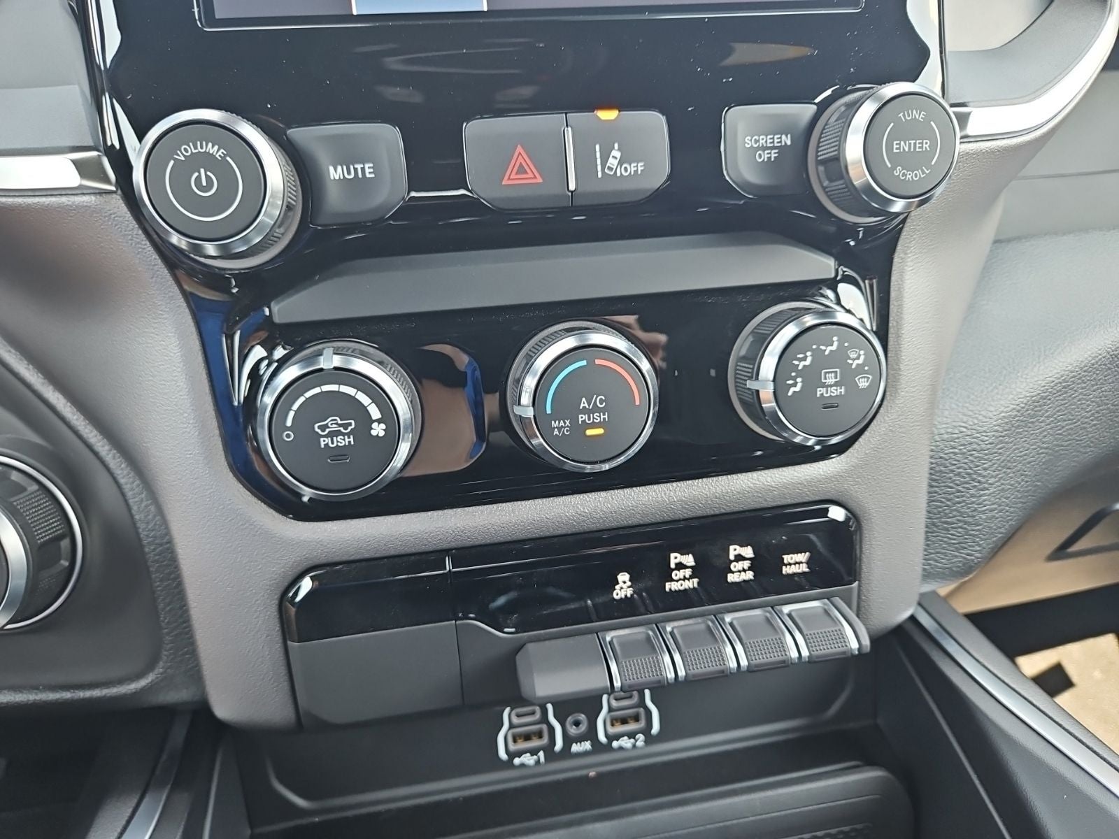 2026 RAM Ram 1500 RAM 1500 EXPRESS CREW CAB 4X4 5'7' BOX