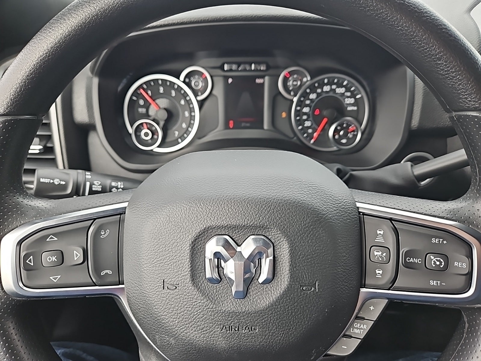 2026 RAM Ram 2500 RAM 2500 BLACK EXPRESS CREW CAB 4X2 6'4' BOX