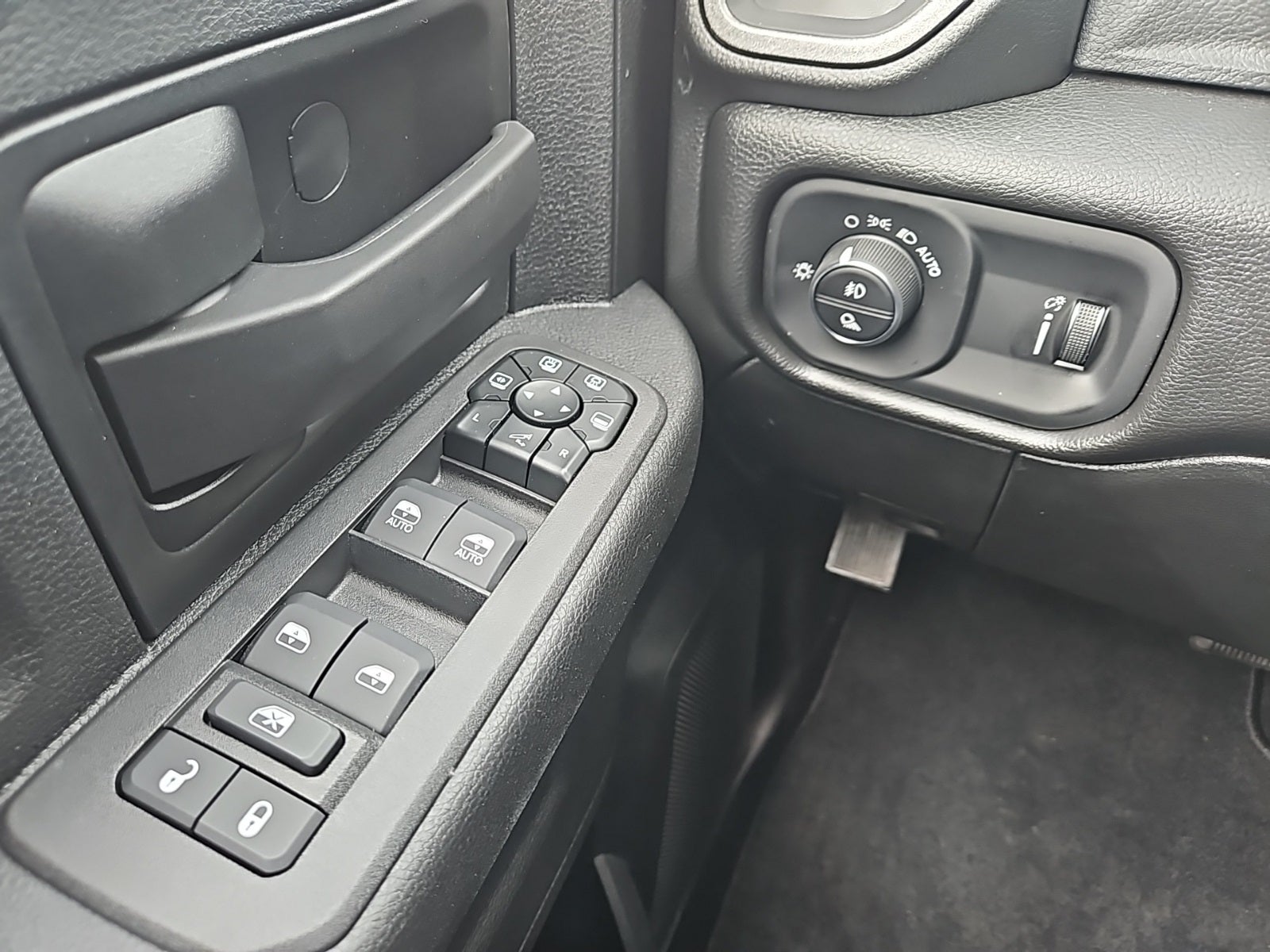 2026 RAM Ram 2500 RAM 2500 BLACK EXPRESS CREW CAB 4X2 6'4' BOX