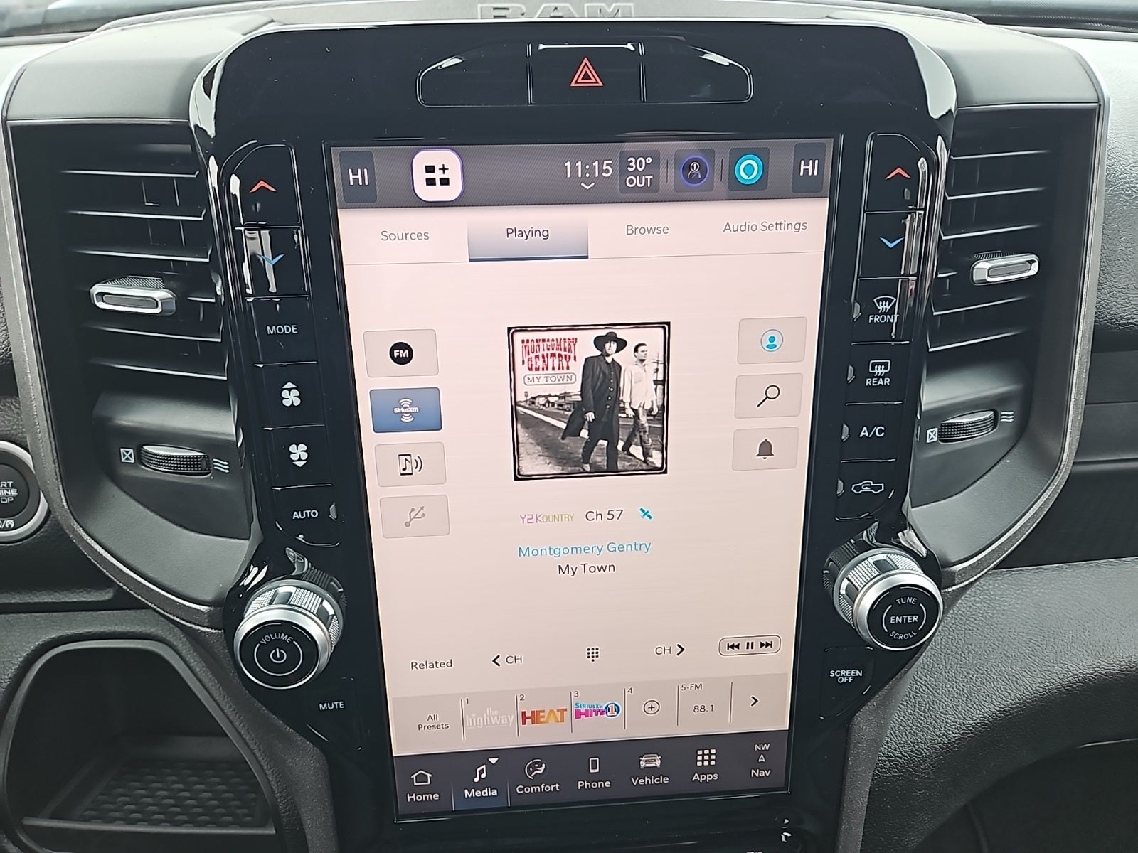 2026 RAM Ram 2500 RAM 2500 BLACK EXPRESS CREW CAB 4X2 6'4' BOX