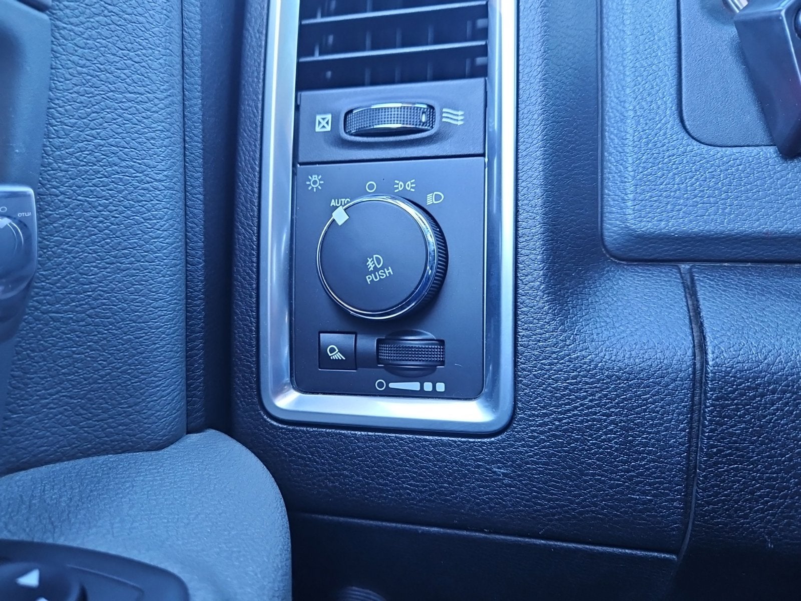 2018 RAM 2500 Big Horn Crew Cab 4x4 6'4' Box