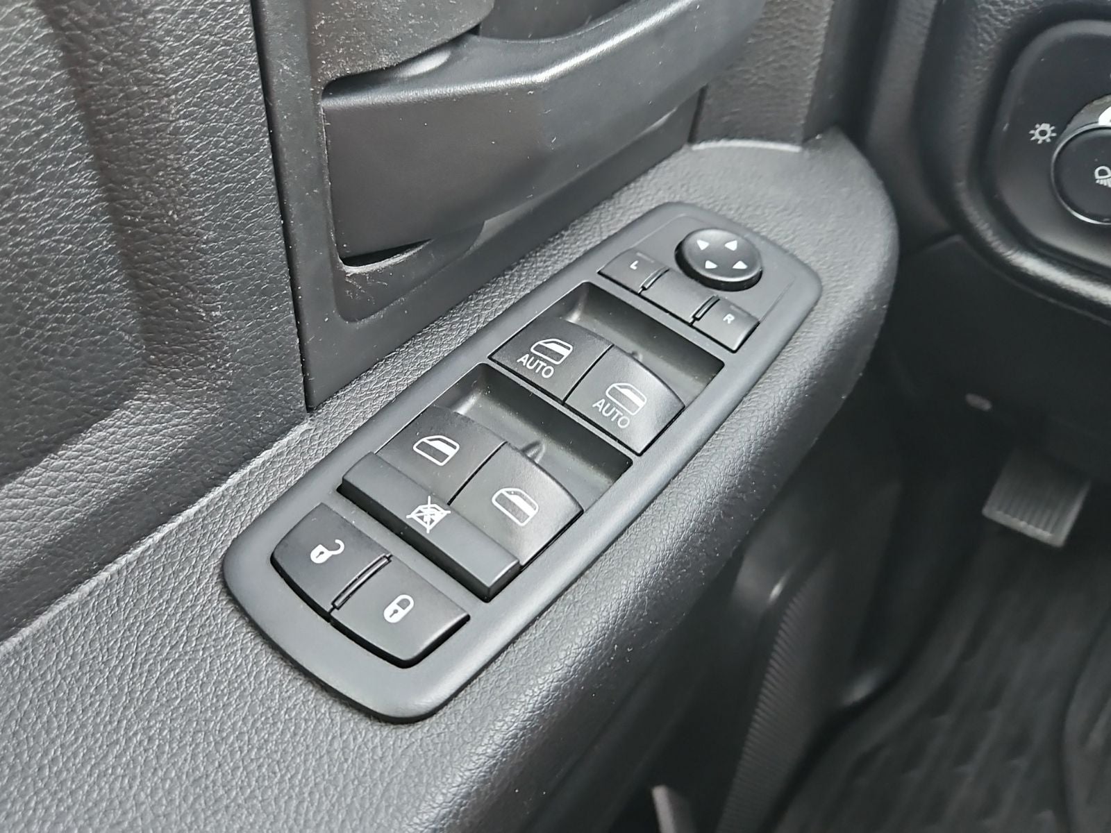 2020 RAM 2500 Tradesman Crew Cab 4x4 8' Box
