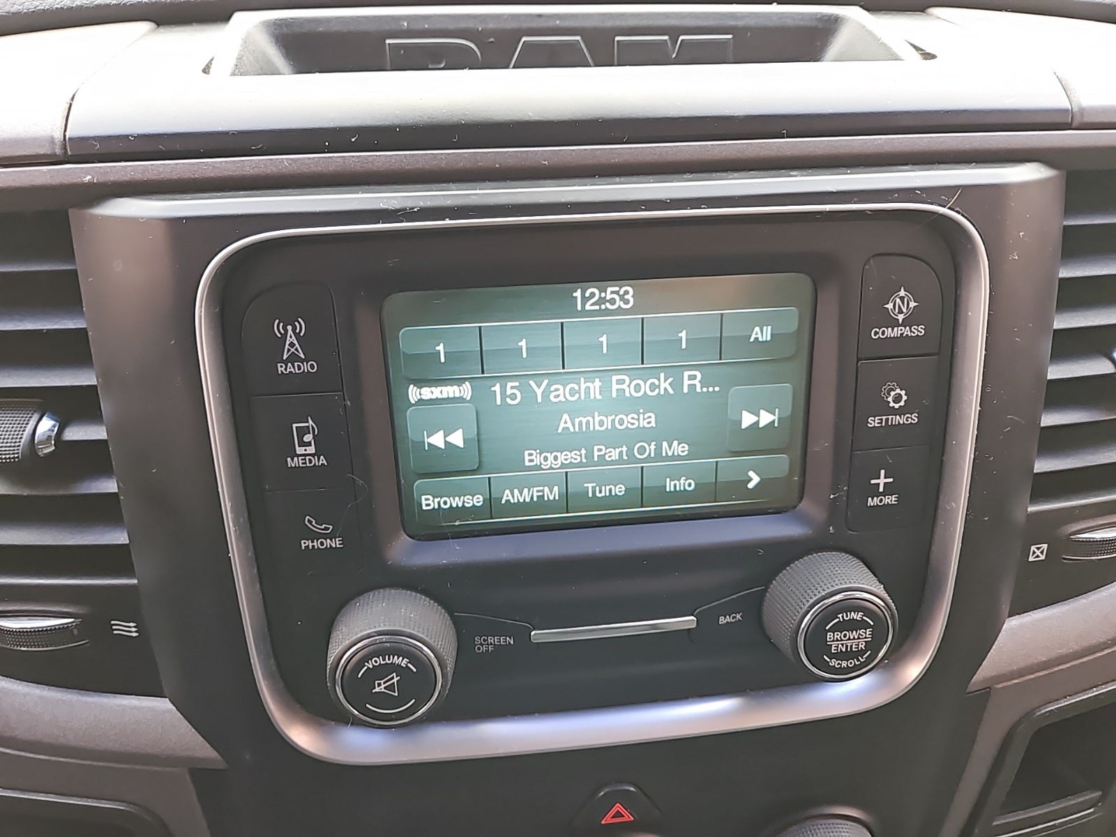 2018 RAM 3500 Chassis Tradesman/SLT/Laramie