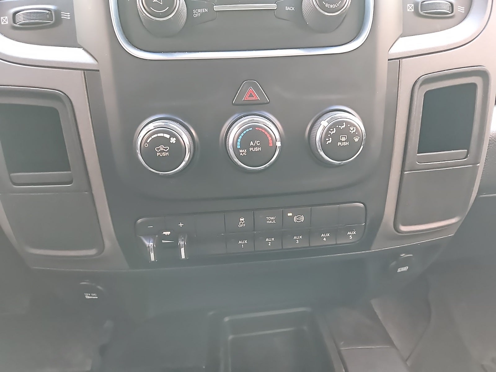 2018 RAM 3500 Chassis Tradesman/SLT/Laramie