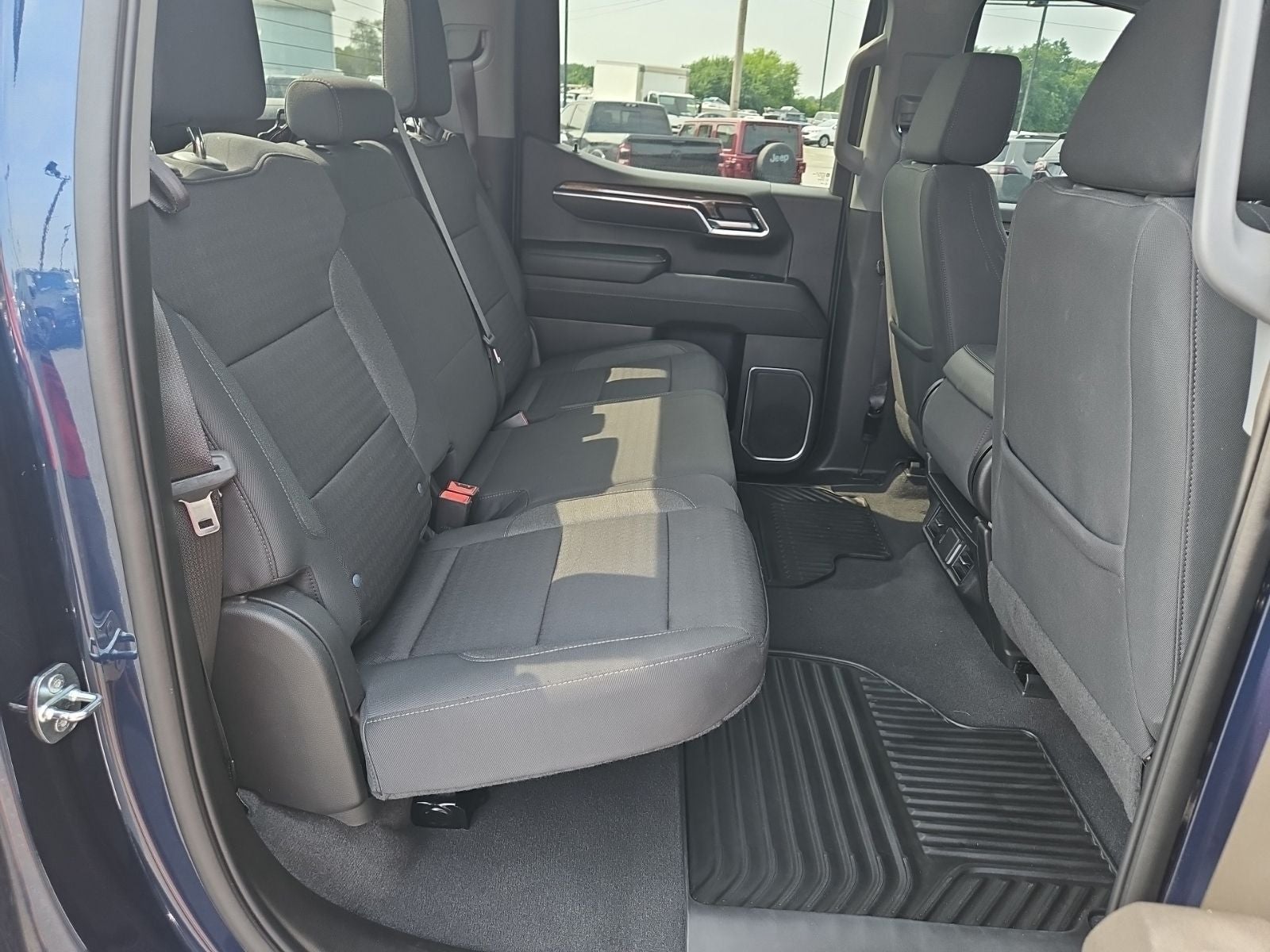 2023 Chevrolet Silverado 1500 4WD Crew Cab Short Bed LT with 2FL