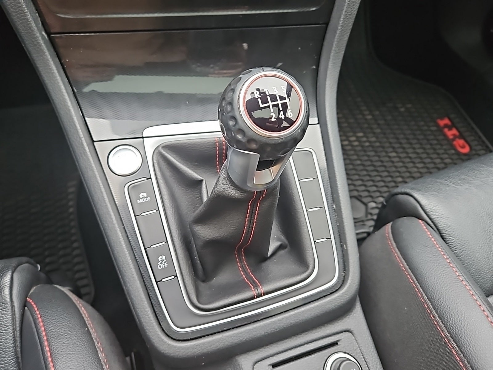 2017 Volkswagen Golf GTI SE 4-Door