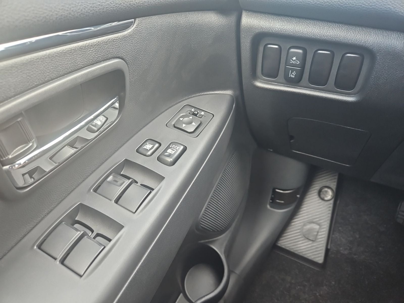 2027 Mitsubishi Outlander Sport LE