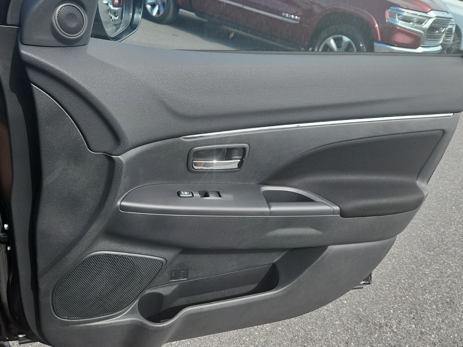 2027 Mitsubishi Outlander Sport LE