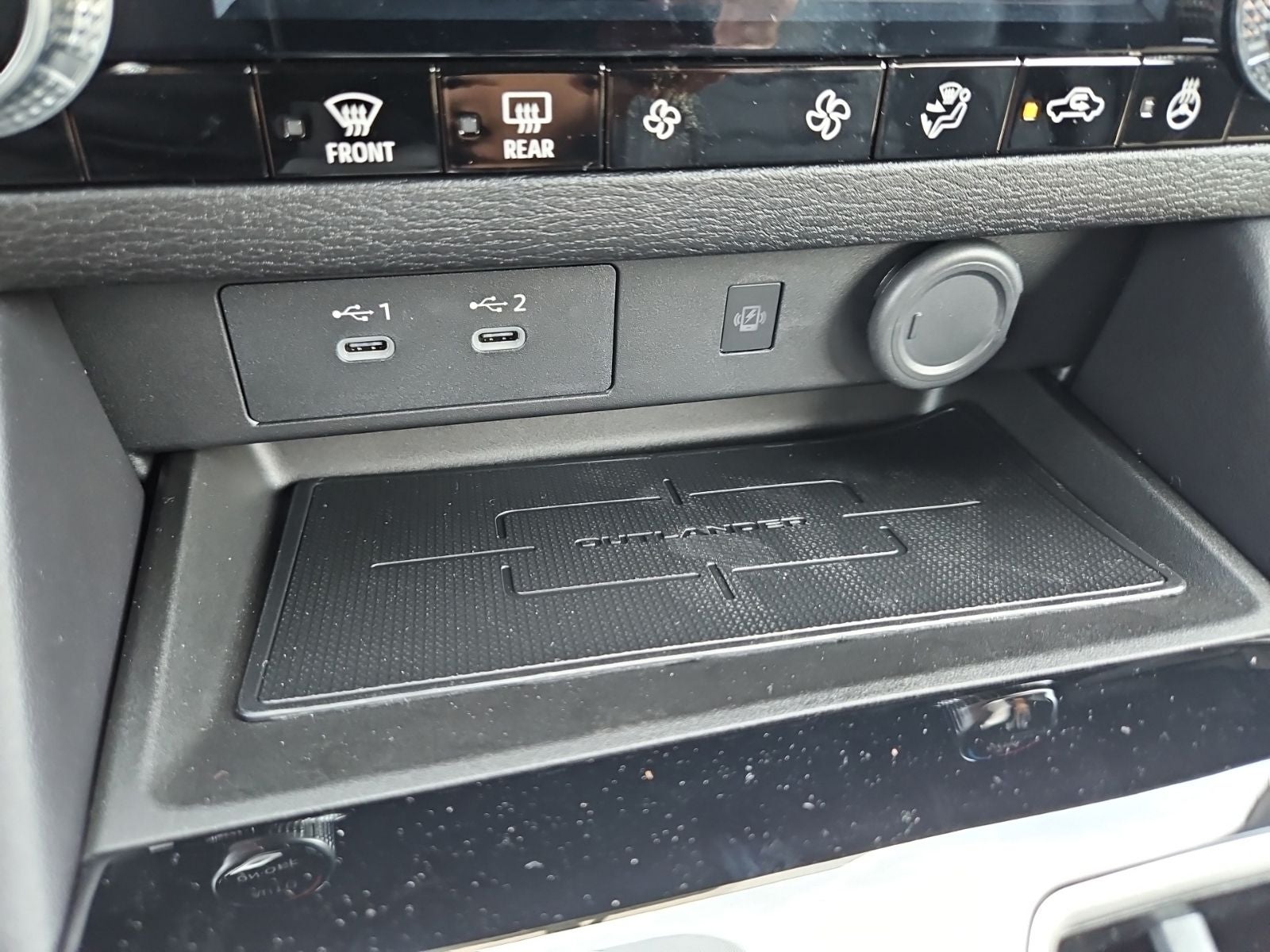 2026 Mitsubishi Outlander LE