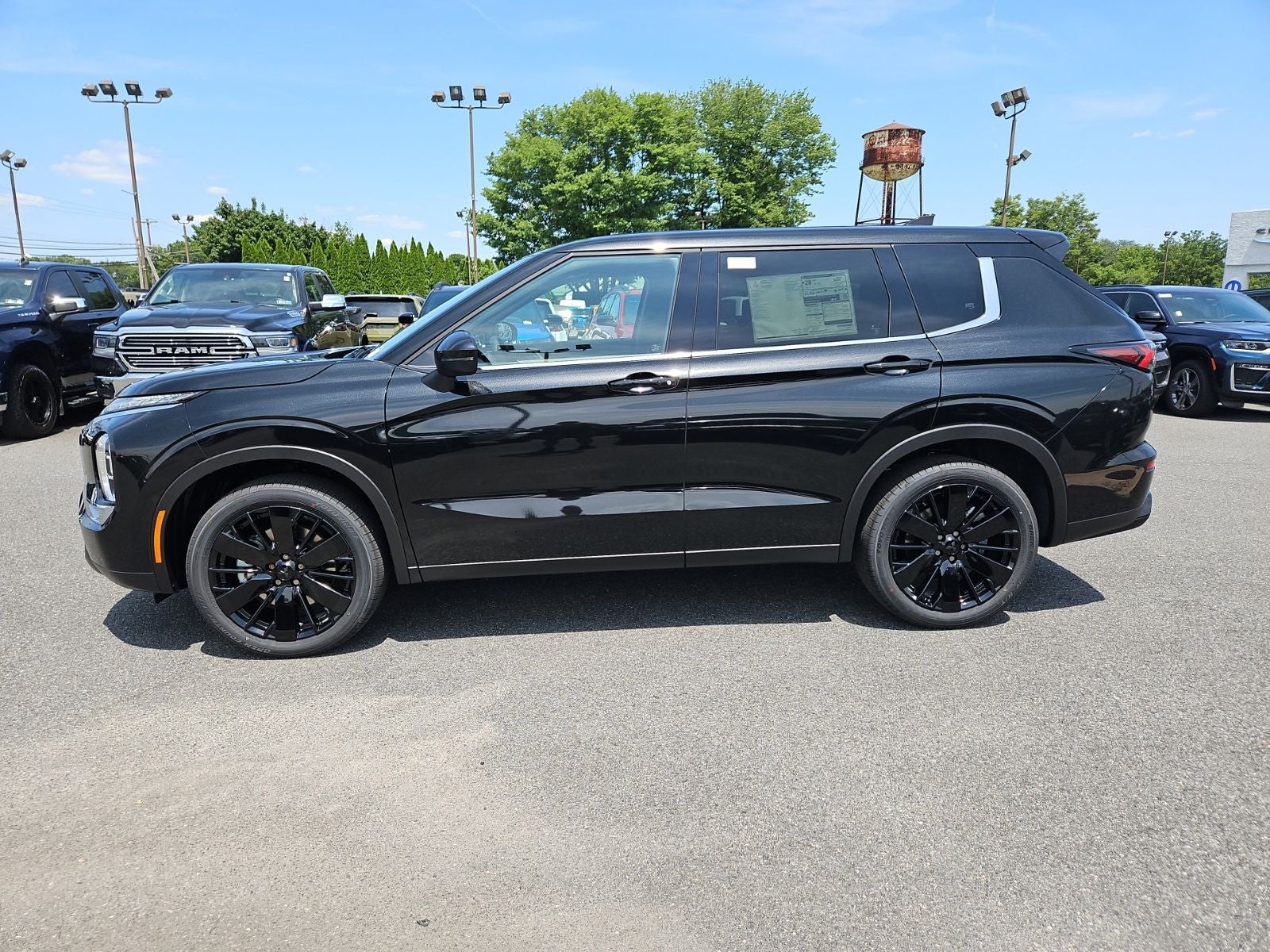 2026 Mitsubishi Outlander LE