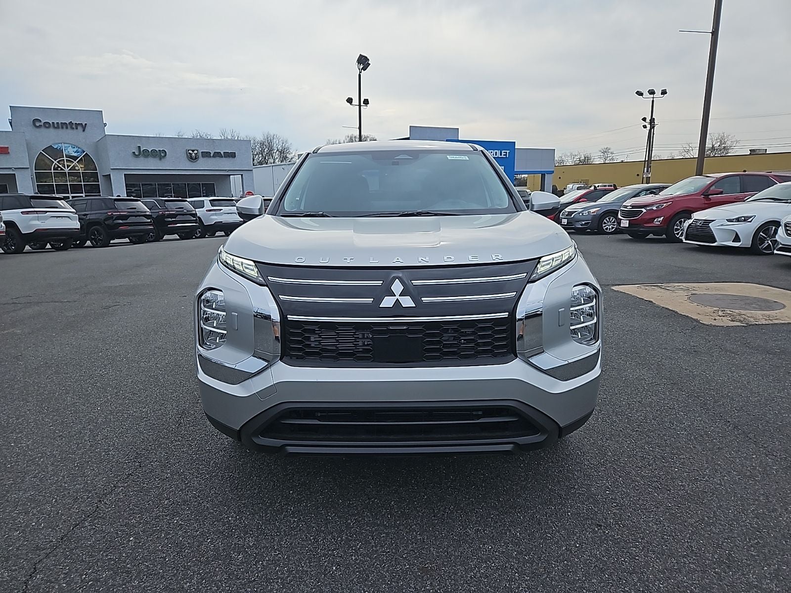 2026 Mitsubishi Outlander ES