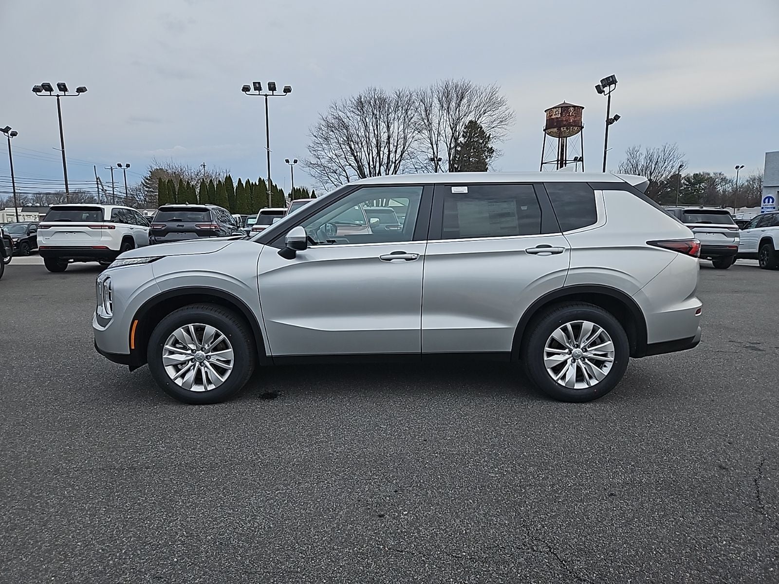 2026 Mitsubishi Outlander ES