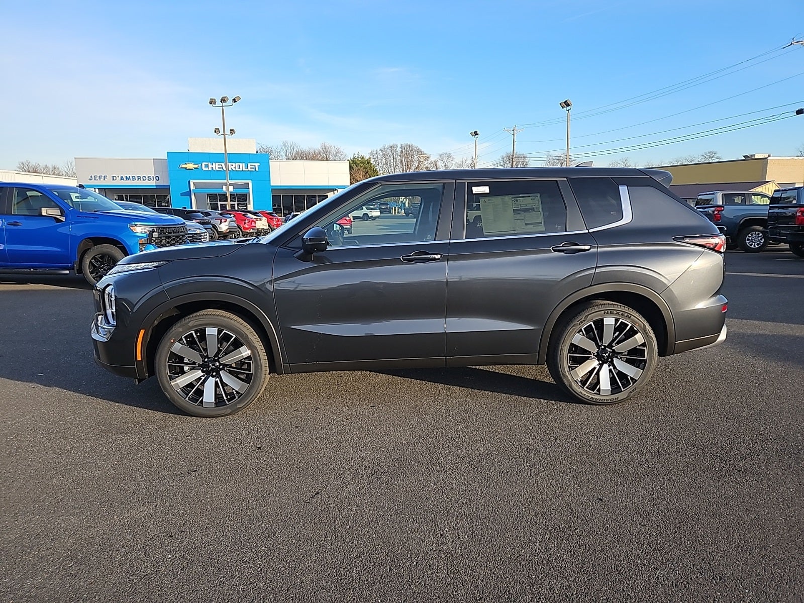 2025 Mitsubishi Outlander SE