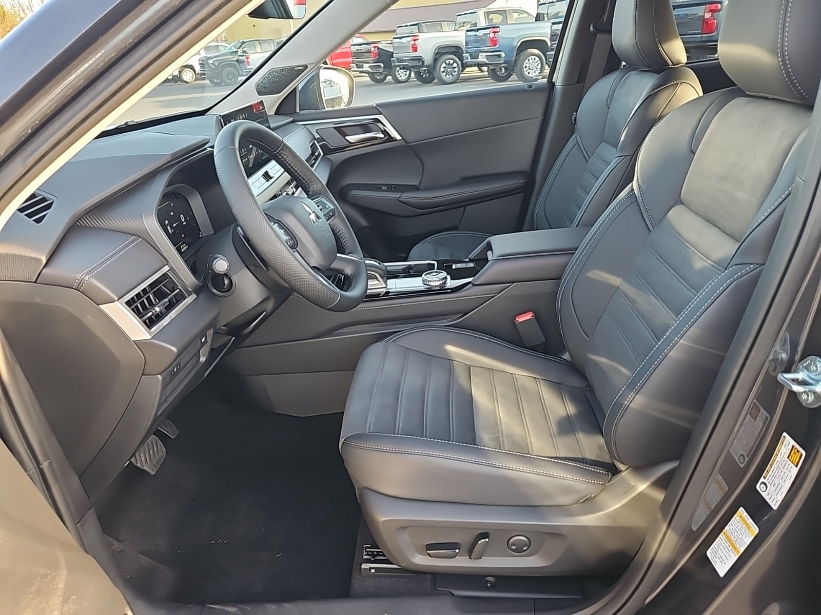 2025 Mitsubishi Outlander SE