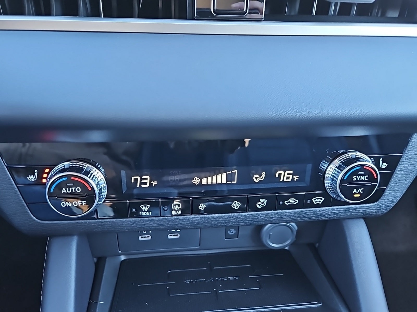 2025 Mitsubishi Outlander SE