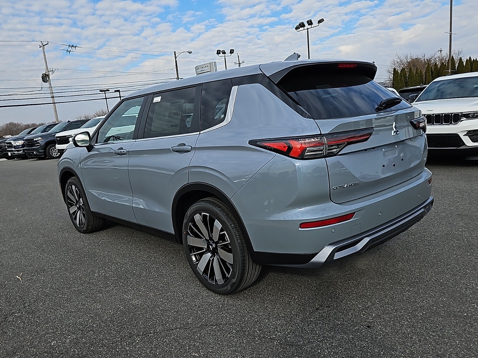 2026 Mitsubishi Outlander SE