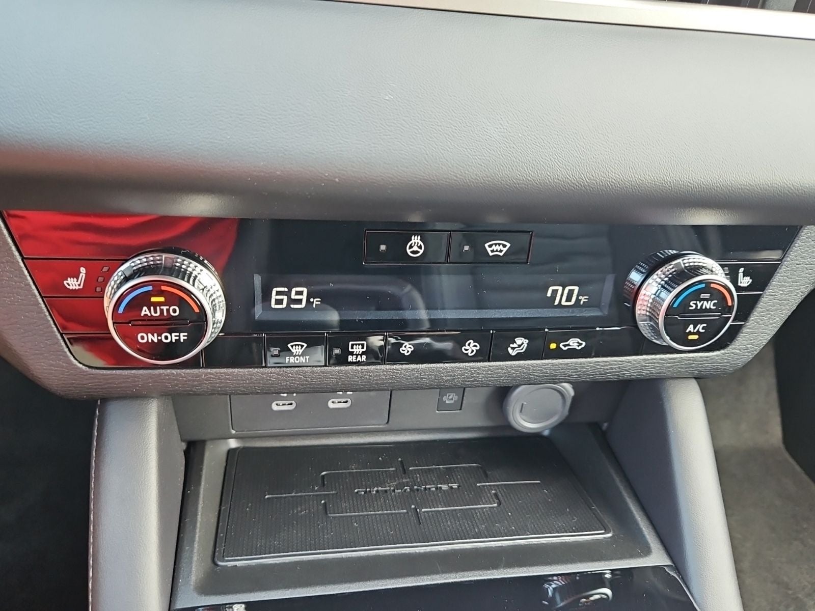 2026 Mitsubishi Outlander LE