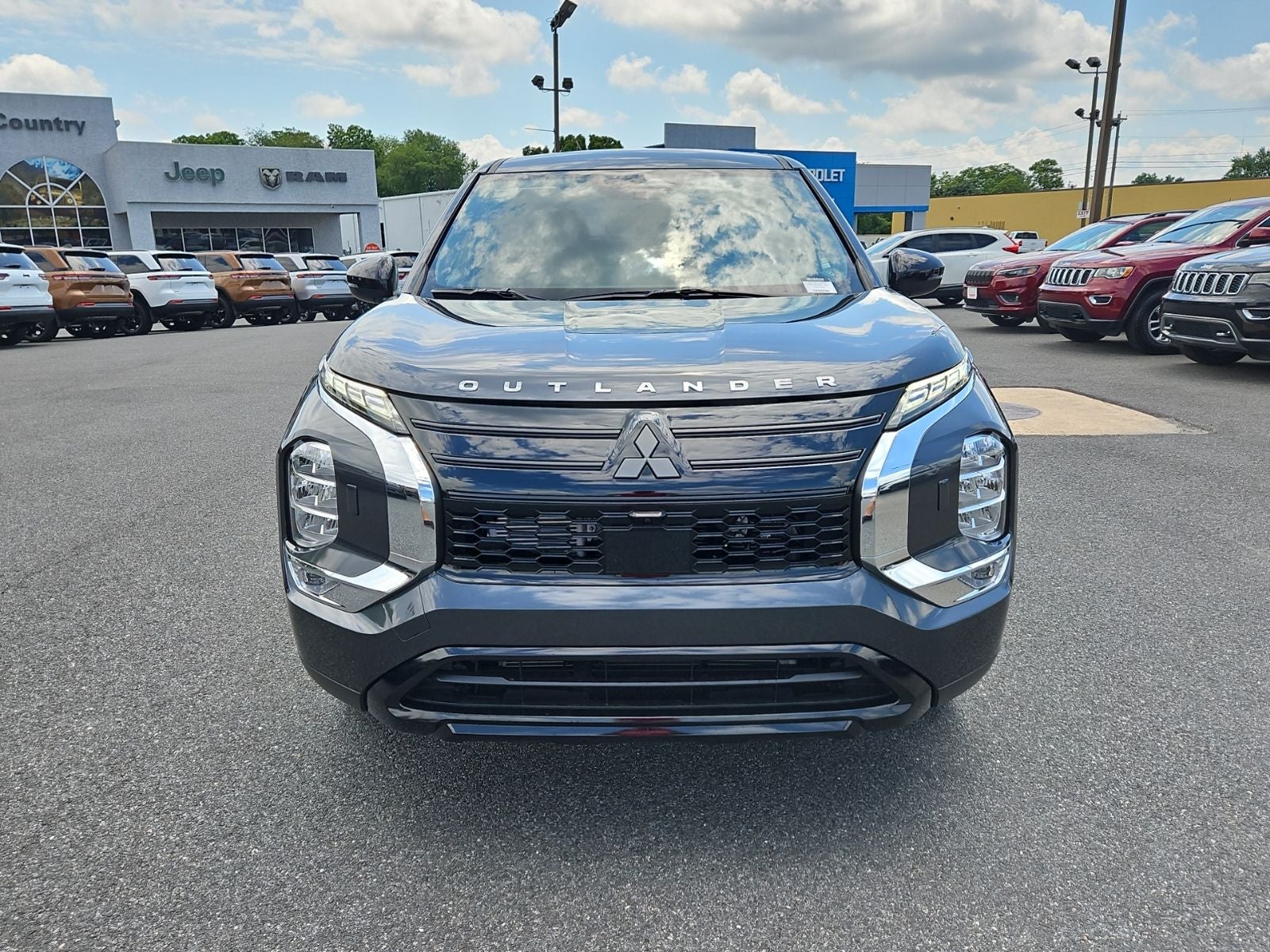 2026 Mitsubishi Outlander LE
