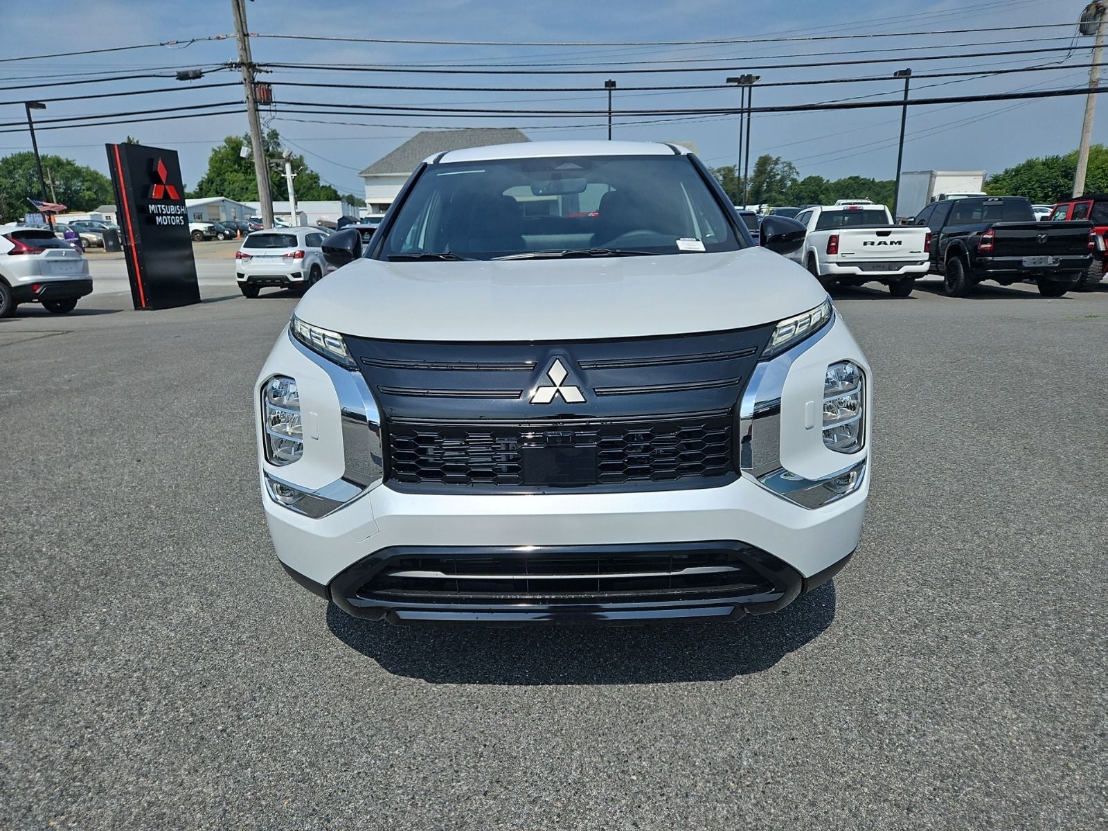 2026 Mitsubishi Outlander LE