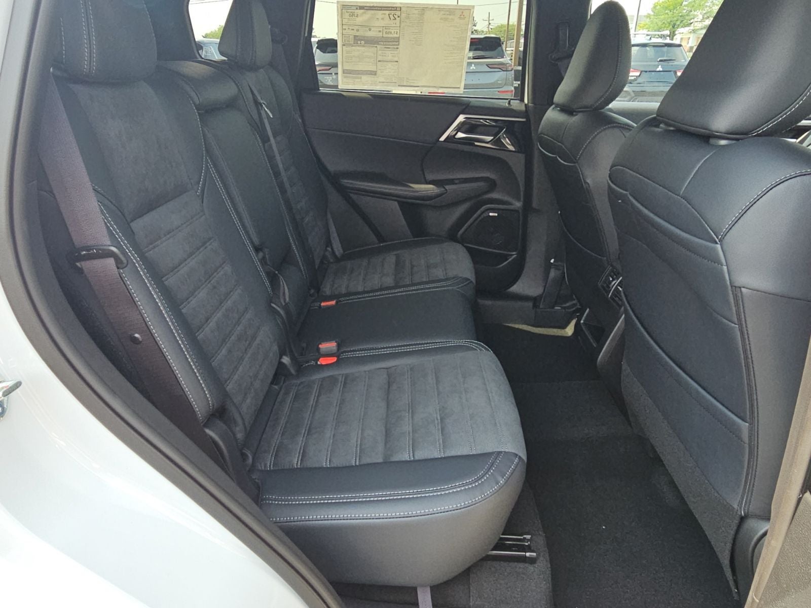 2026 Mitsubishi Outlander LE