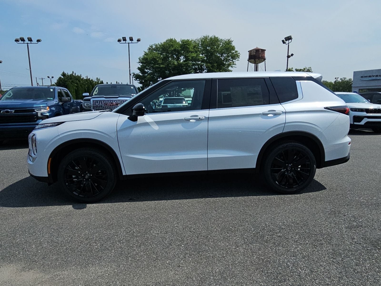2026 Mitsubishi Outlander LE