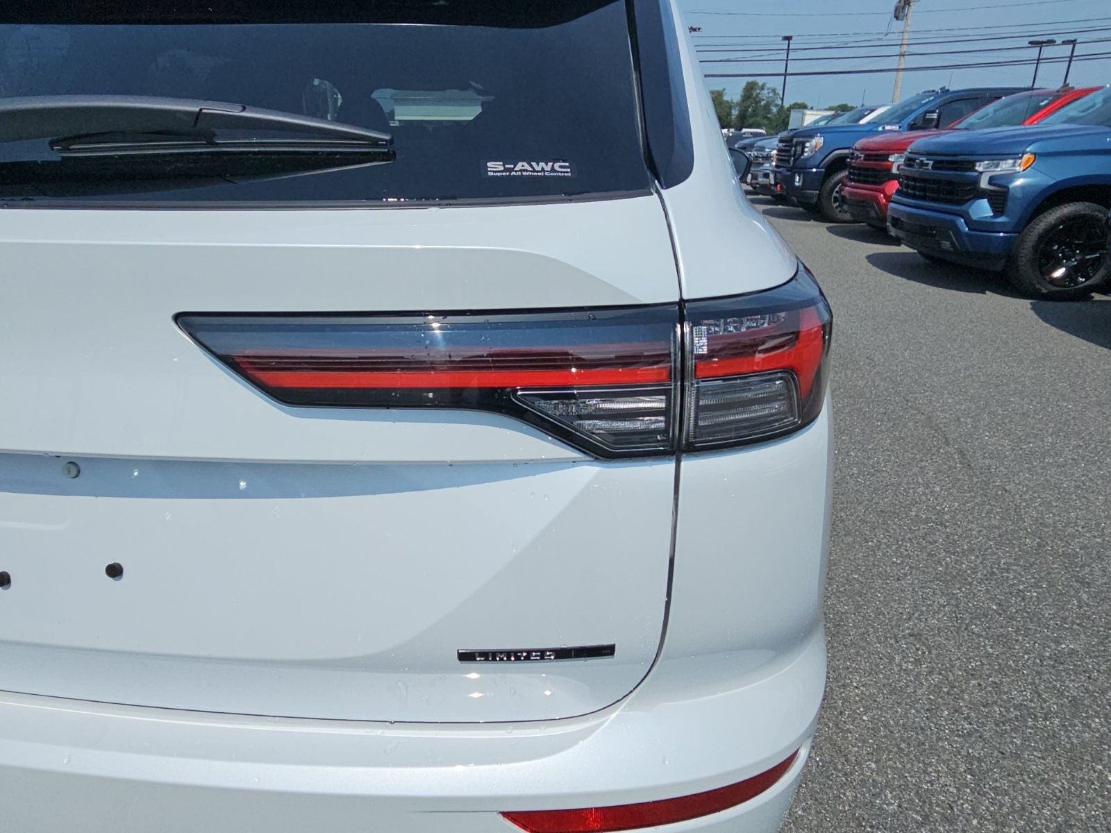 2026 Mitsubishi Outlander LE