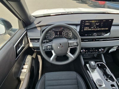 2026 Mitsubishi Outlander LE