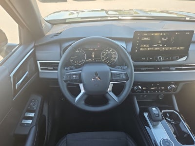 2026 Mitsubishi Outlander LE