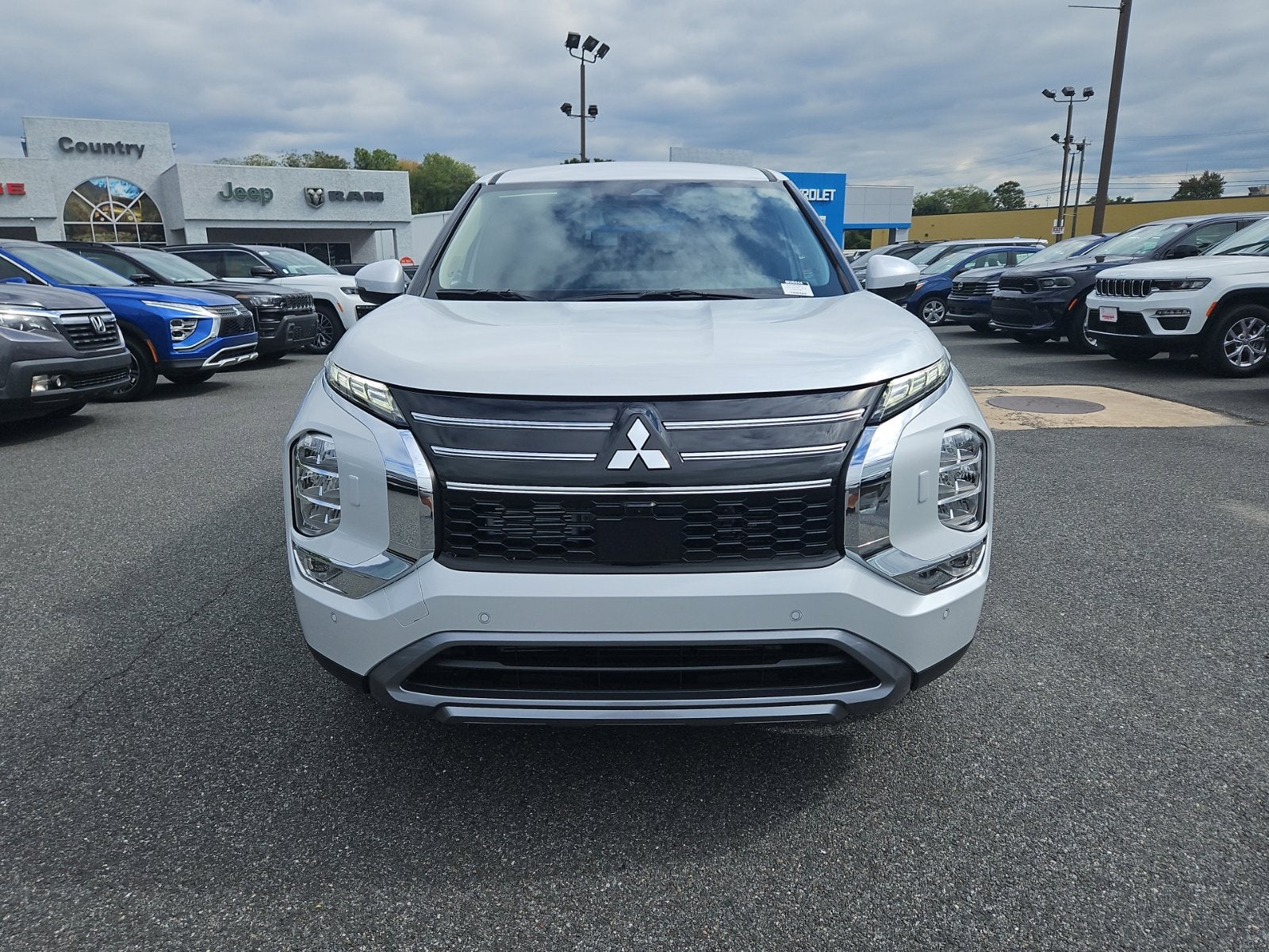 2026 Mitsubishi Outlander SE
