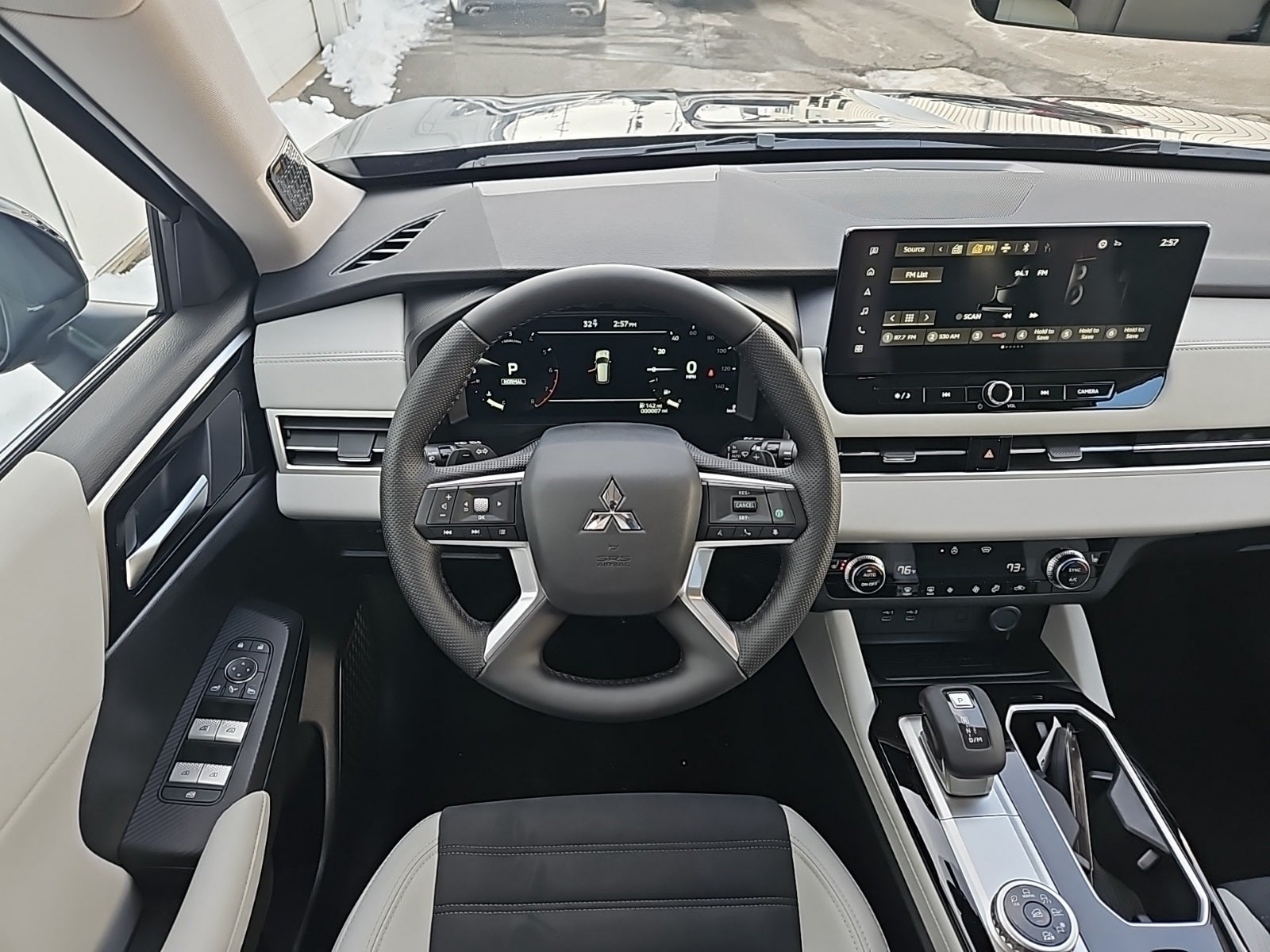 2026 Mitsubishi Outlander SE