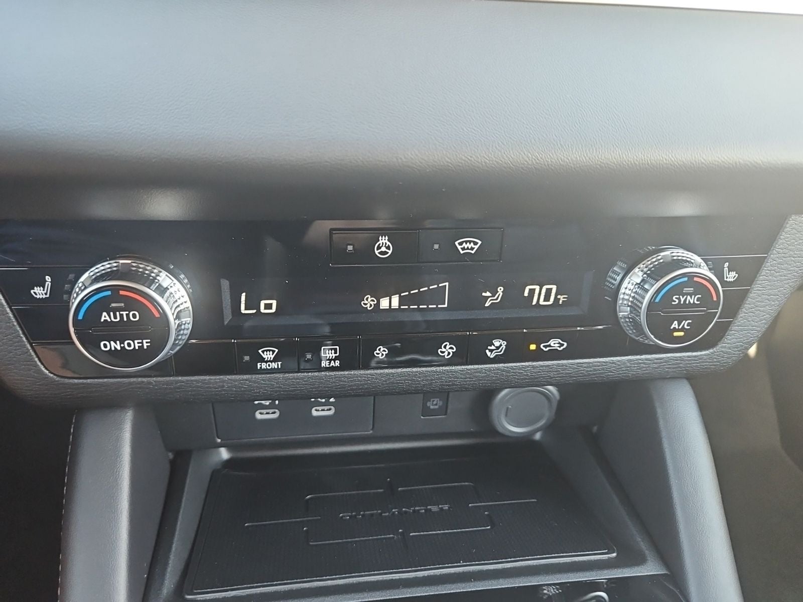 2026 Mitsubishi Outlander SE