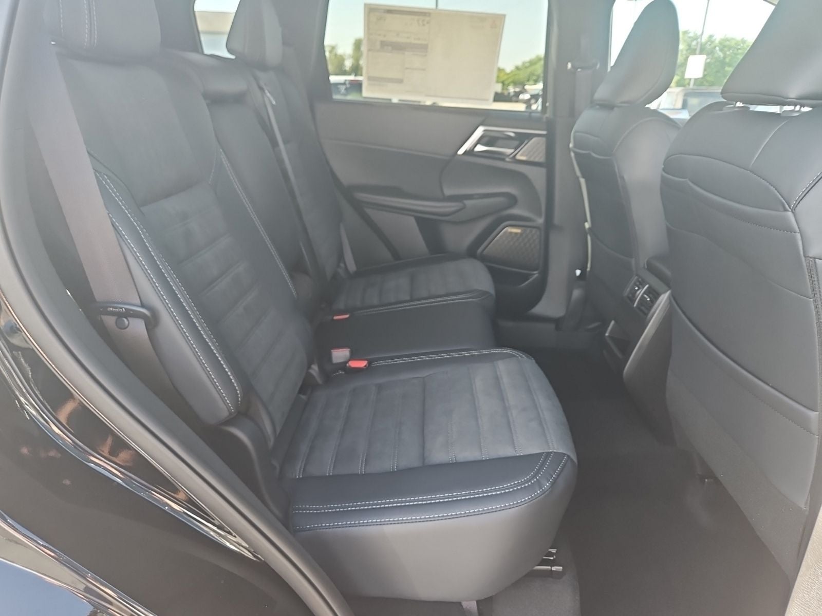 2026 Mitsubishi Outlander SE
