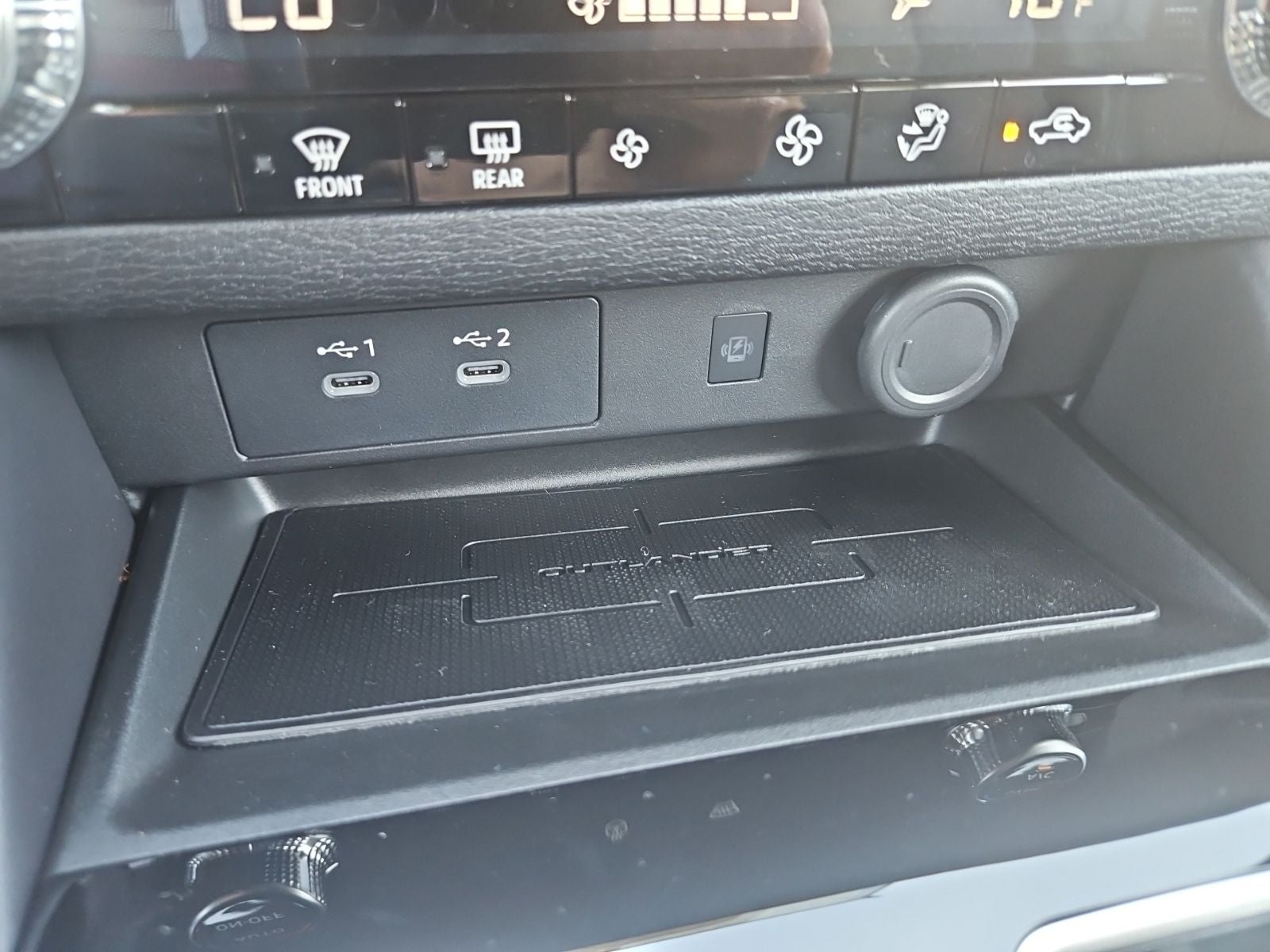 2026 Mitsubishi Outlander LE