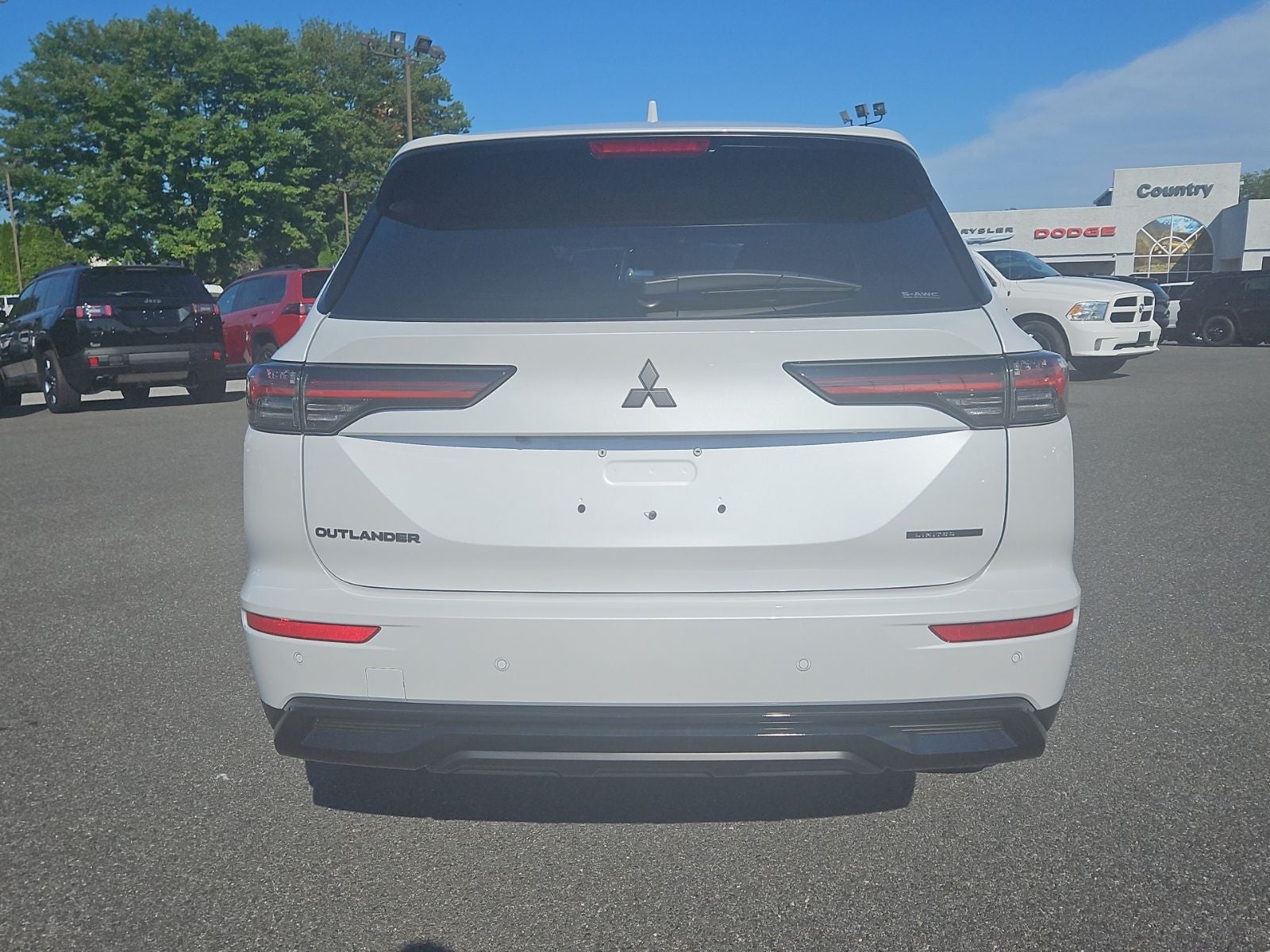 2026 Mitsubishi Outlander LE
