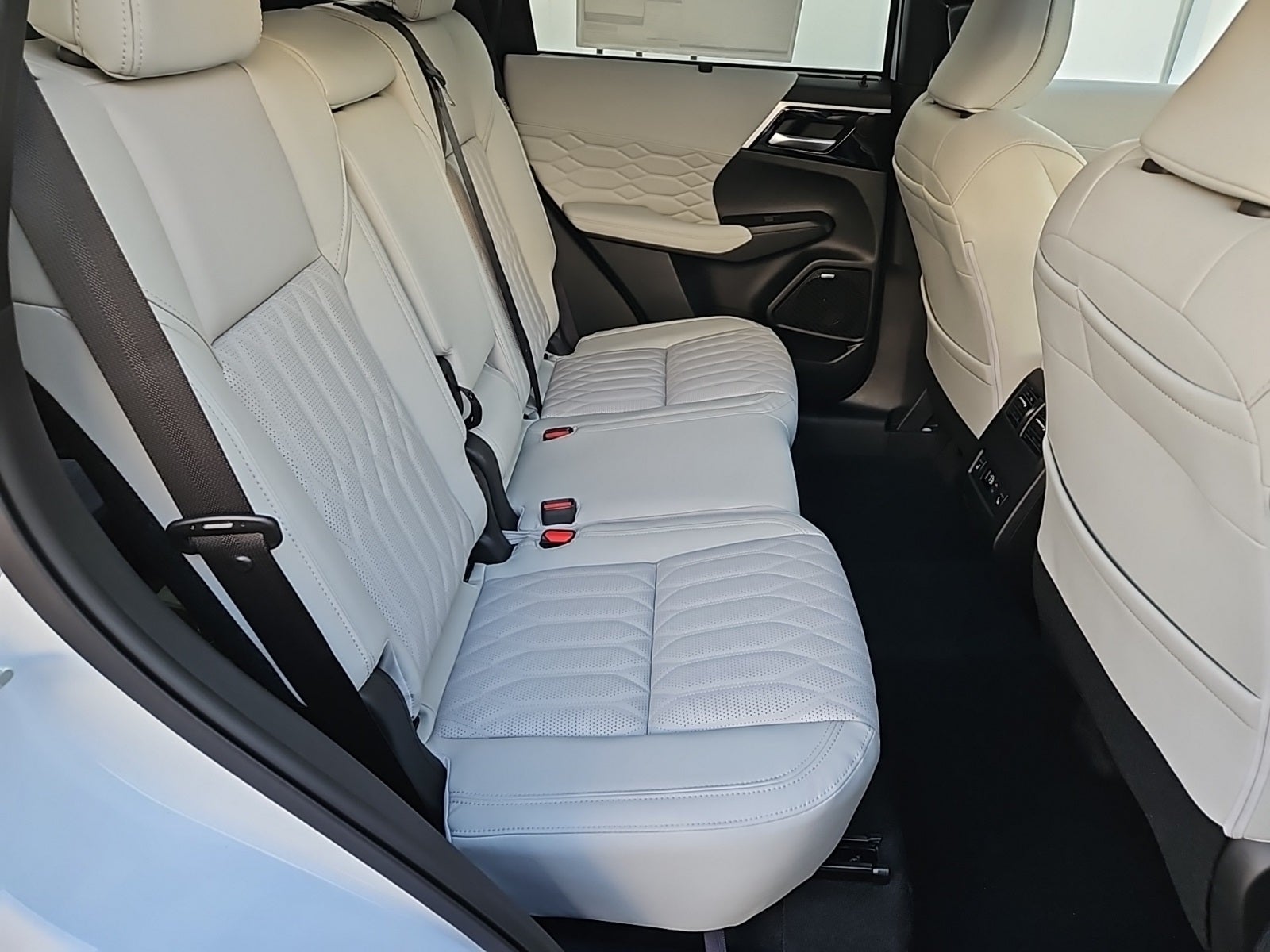 2026 Mitsubishi Outlander SEL