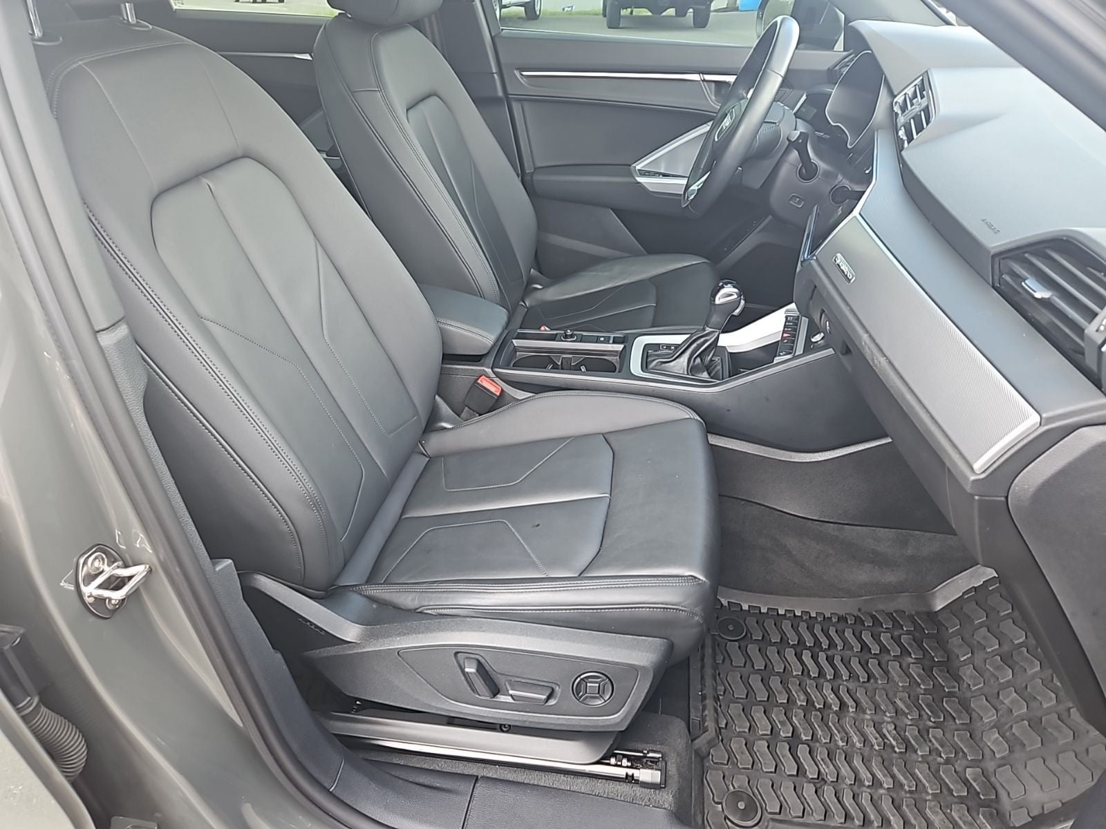 2022 Audi Q3 Premium 40 TFSI quattro Tiptronic