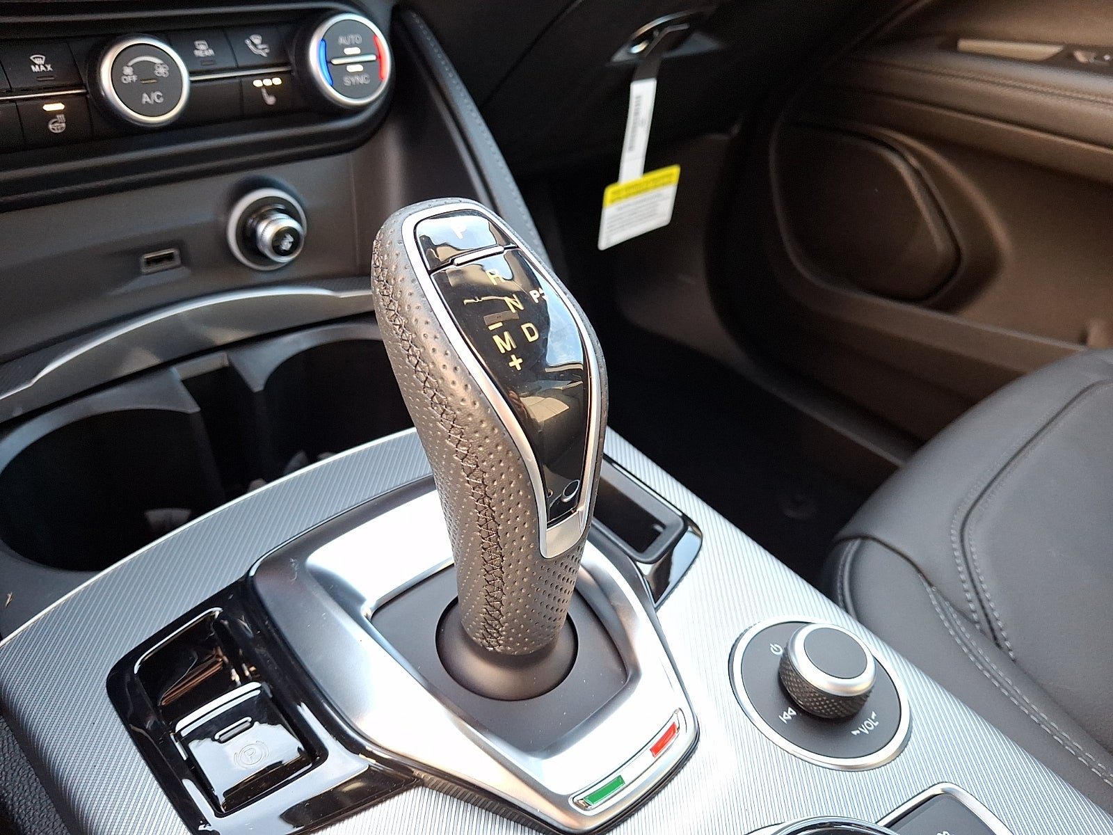 2025 Alfa Romeo Stelvio Sprint AWD