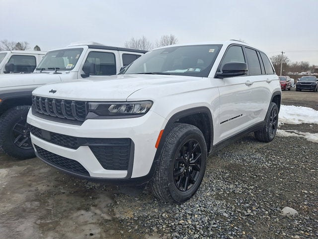 2026 Jeep Grand Cherokee Laredo Altitude