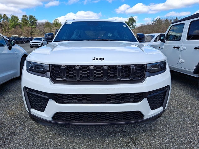 2026 Jeep Grand Cherokee Laredo Altitude