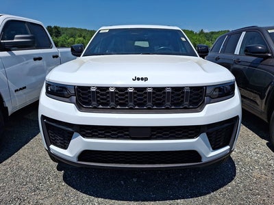2026 Jeep Grand Cherokee Laredo Altitude
